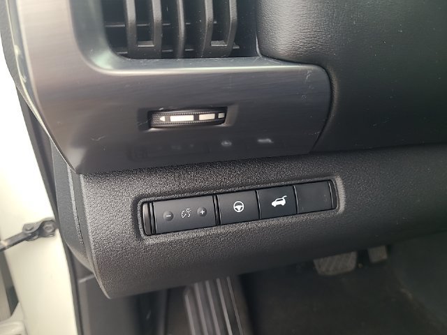 Used 2024 Nissan Pathfinder SL AWD/4WD image 13