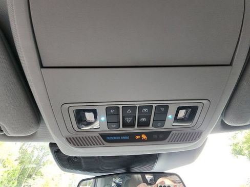 Used 2022 Ford Explorer XLT w/ Equipment Group 202A RWD image 34