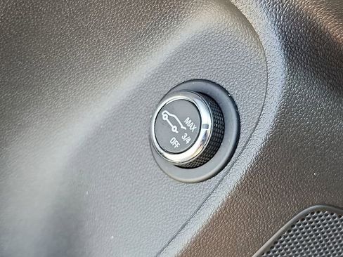 Certified 2025 Buick Envista Preferred FWD image 26