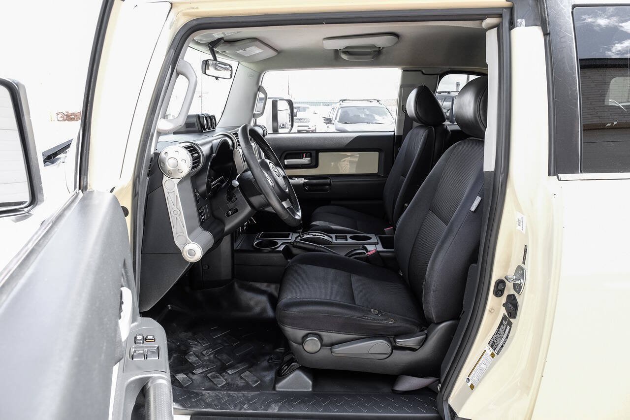 Used 2008 Toyota FJ Cruiser 2WD w/ Upgrade Pkg 2 image 4