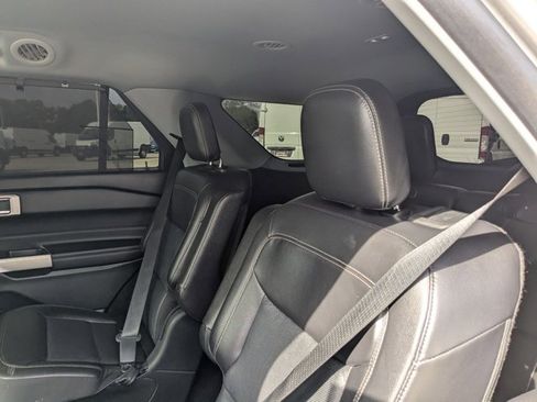 Used 2022 Ford Explorer Limited image 16