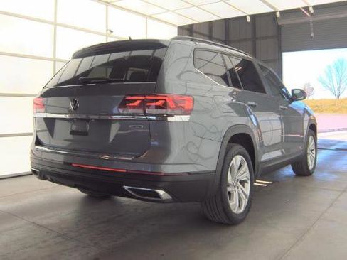 Used 2022 Volkswagen Atlas SE image 3