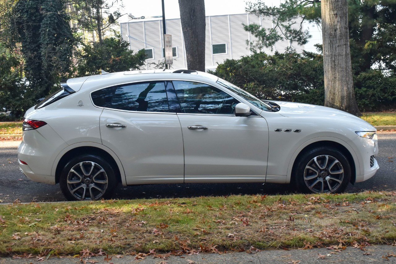 Used 2021 Maserati Levante AWD/4WD image 10