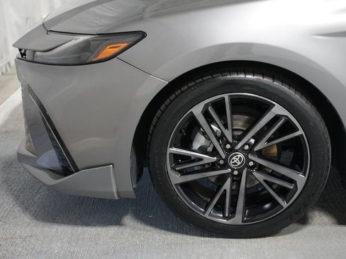 Used 2025 Toyota Camry XSE FWD image 5