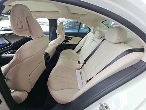 Used 2025 Mercedes-Benz E 350 Sedan w/ Winter Package image 8