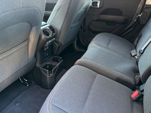 Used 2025 Jeep Wrangler Sahara image 12