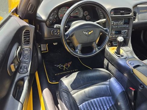 Used 2001 Chevrolet Corvette Coupe w/ Preferred Equipment Group2 RWD image 11