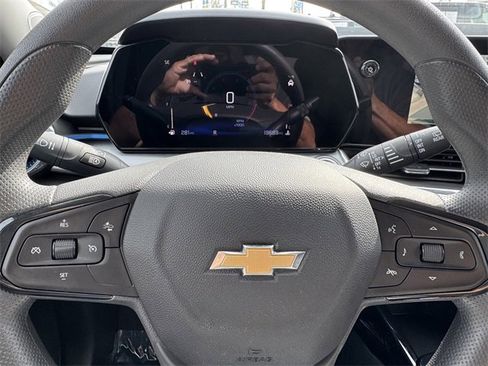 Certified 2025 Chevrolet Trax LT image 18