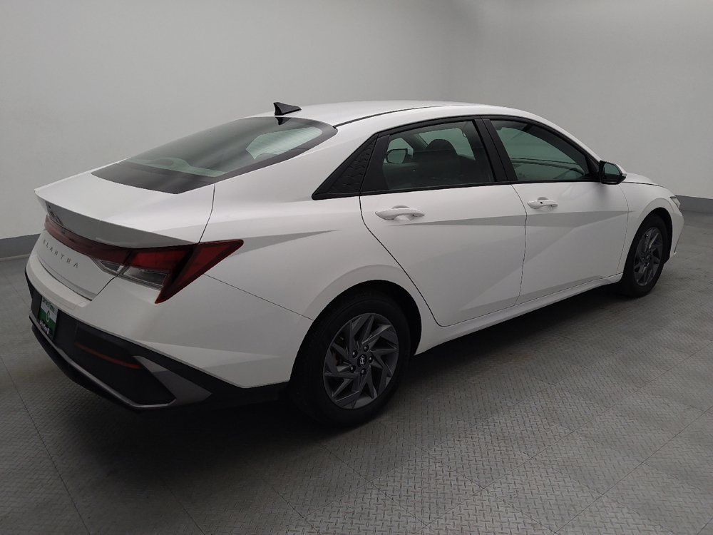Used 2024 Hyundai Elantra SEL FWD image 10