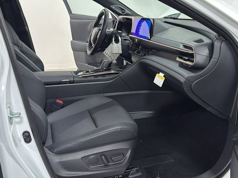 New 2026 Toyota Crown Signia Limited image 18