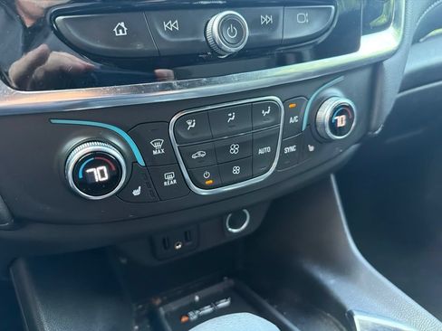 Used 2023 Chevrolet Traverse LT FWD image 22