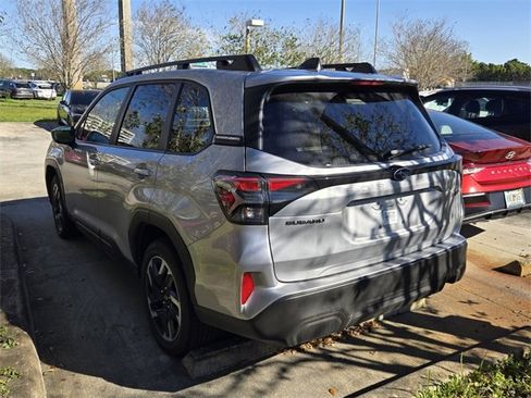 Used 2025 Subaru Forester Premium image 7