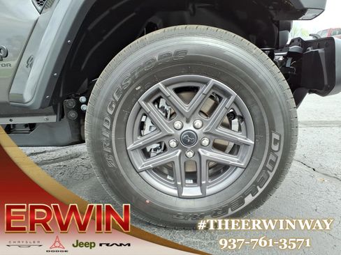 New 2026 Jeep Gladiator Sport AWD/4WD image 7