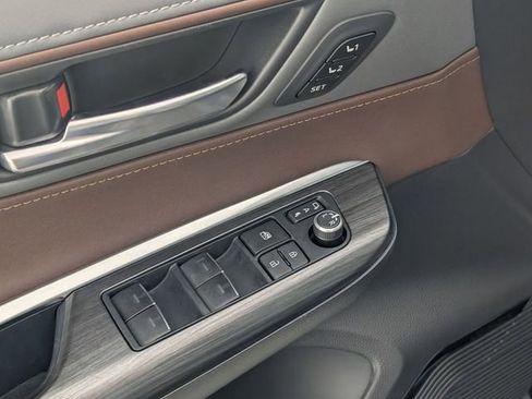 Used 2022 Toyota Venza Limited AWD/4WD image 11