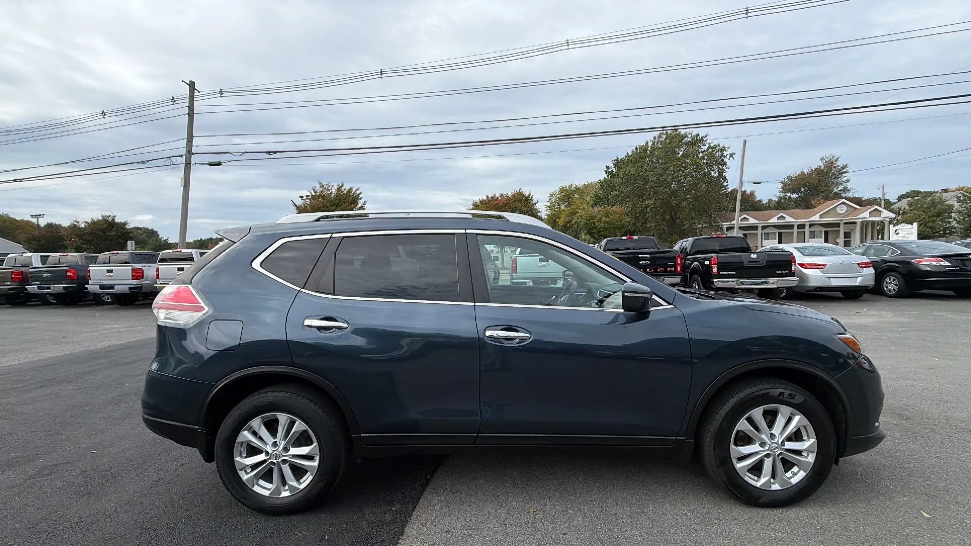 Used 2015 Nissan Rogue SV w/ SV Moonroof Package AWD/4WD image 8