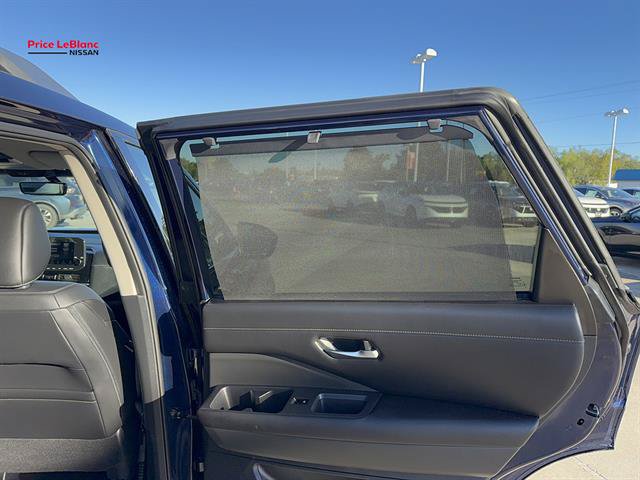 Used 2025 Nissan Pathfinder SL FWD image 19