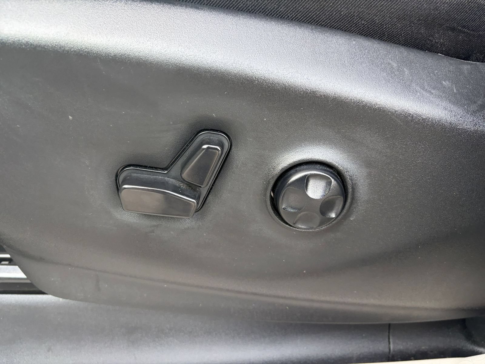 Used 2024 Chrysler Pacifica Touring-L FWD image 21