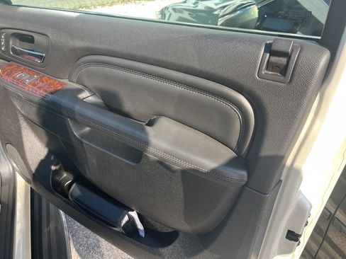 Used 2013 GMC Yukon Denali image 9