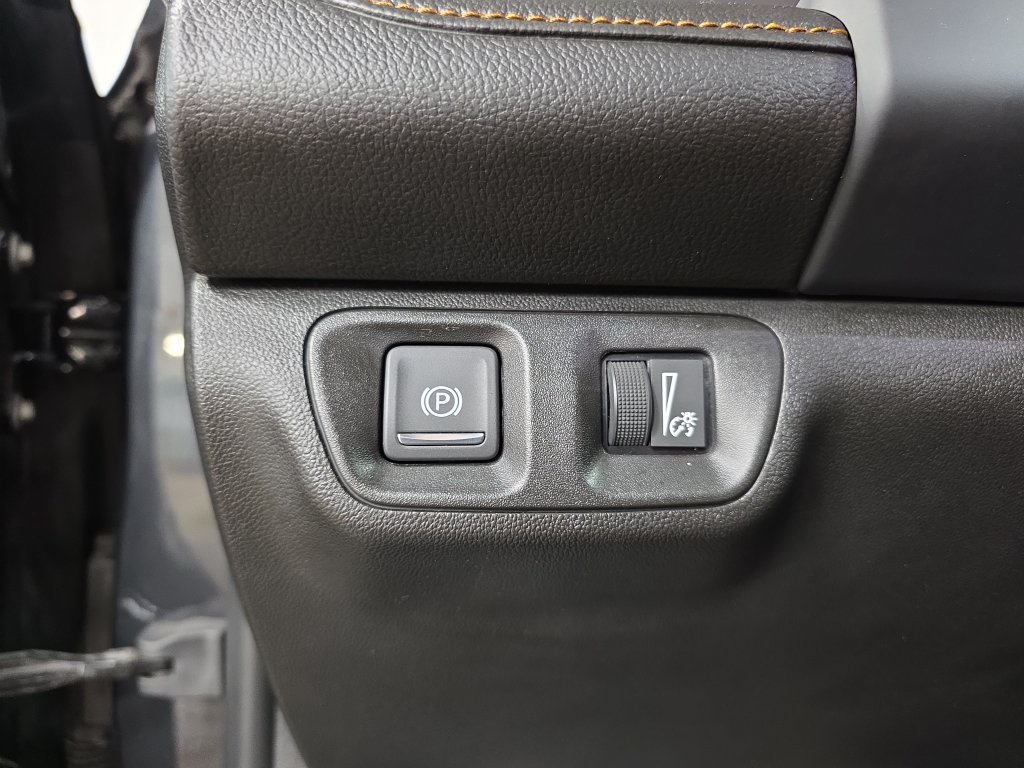 Used 2020 GMC Acadia AT4 w/ Driver Alert Package II AWD/4WD image 28