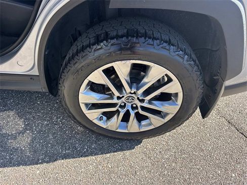 Used 2019 Toyota RAV4 Limited image 11