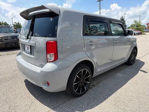 Used 2012 Scion xB FWD image 6