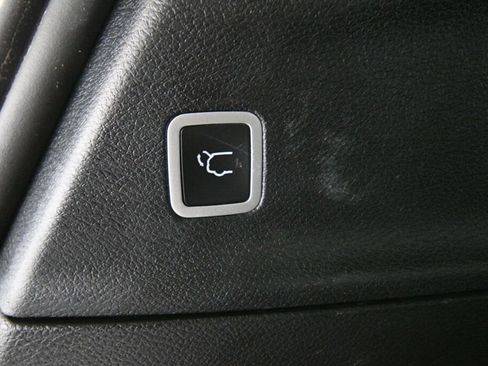 Used 2025 Chrysler Pacifica Limited FWD image 26