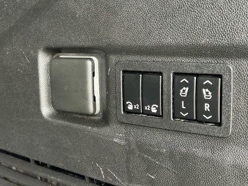 Used 2021 GMC Yukon Denali AWD/4WD image 18