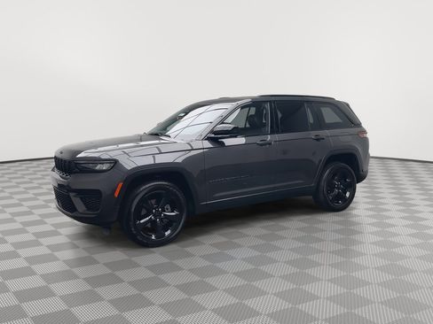 Used 2023 Jeep Grand Cherokee Altitude AWD/4WD image 35