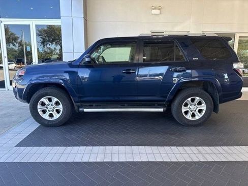 Used 2018 Toyota 4Runner SR5 AWD/4WD image 2
