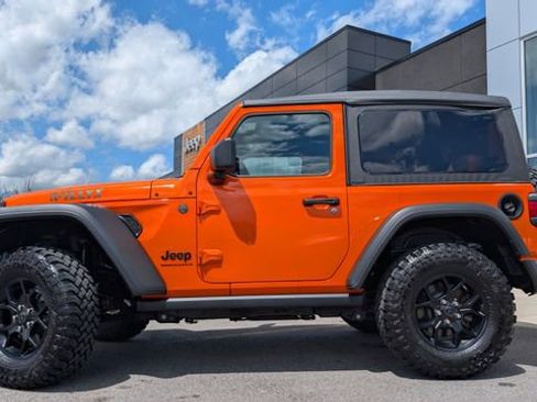 Used 2025 Jeep Wrangler Sport AWD/4WD image 8