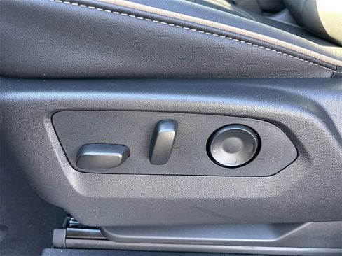 New 2026 GMC Yukon XL Elevation w/ Elevation Premium Package image 17