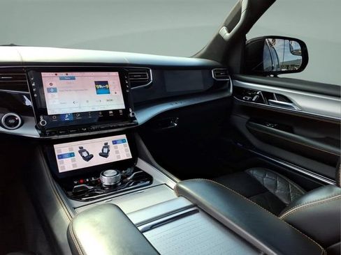 Used 2022 Jeep Grand Wagoneer Series III w/ Rear Seat Video Group 1 AWD/4WD image 20