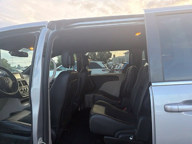 Used 2018 Dodge Grand Caravan SXT FWD image 15