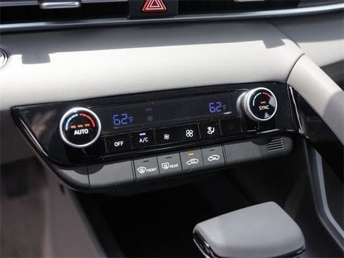 Certified 2025 Hyundai Elantra Blue image 16