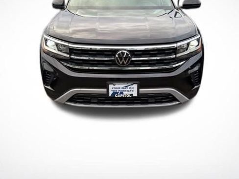Used 2023 Volkswagen Atlas SE image 2