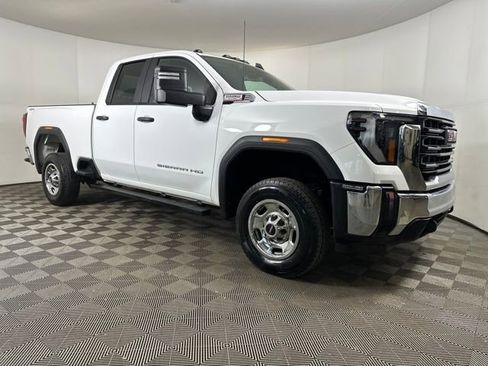 Used 2024 GMC Sierra 2500 Pro image 2