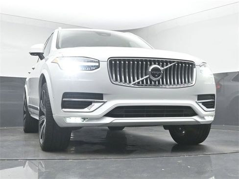 Used 2024 Volvo XC90 B5 Plus w/ Protection Package Premier image 38