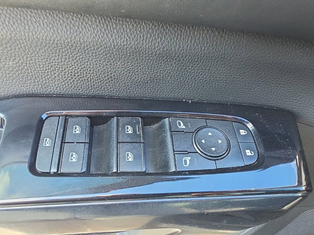 Used 2022 Nissan Pathfinder SV AWD/4WD image 13