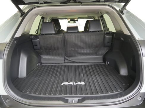Used 2021 Toyota RAV4 XLE Premium AWD/4WD image 10