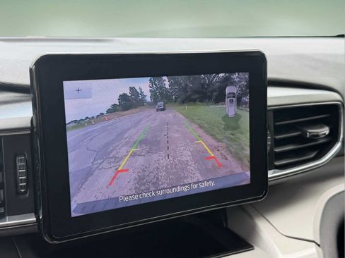 Used 2023 Ford Explorer XLT w/ Equipment Group 202A AWD/4WD image 33