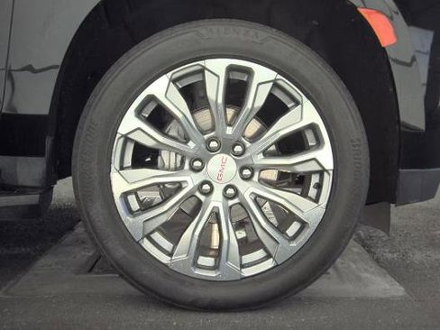 Used 2022 GMC Yukon XL Denali image 10