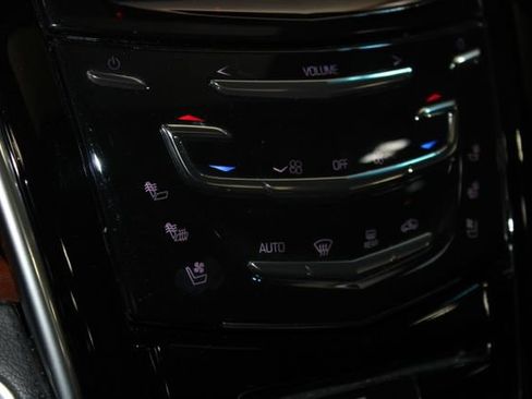 Used 2019 Cadillac Escalade Luxury AWD/4WD image 21