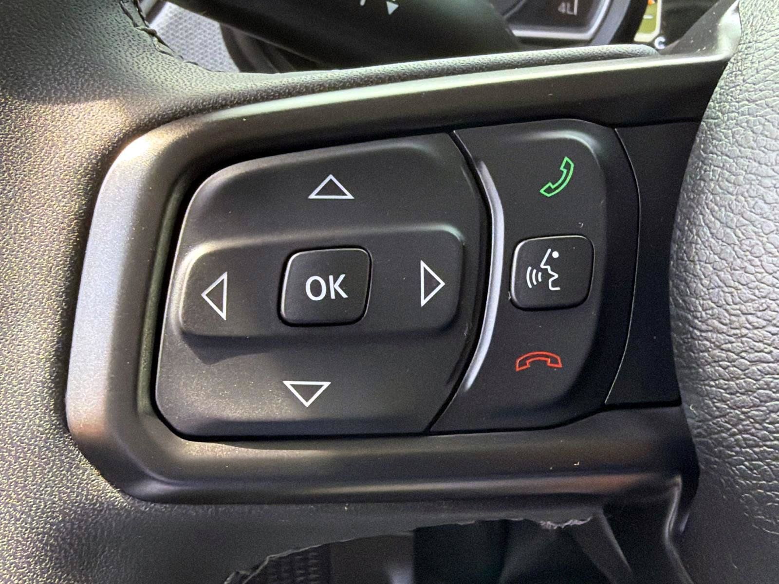 Used 2025 Jeep Gladiator Sport AWD/4WD image 13
