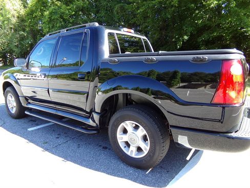 Used 2004 Ford Explorer Sport Trac 4x4 image 9
