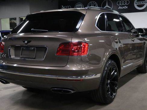 Used 2017 Bentley Bentayga image 5