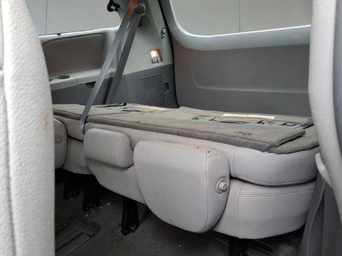 Used 2016 Toyota Sienna XLE image 9