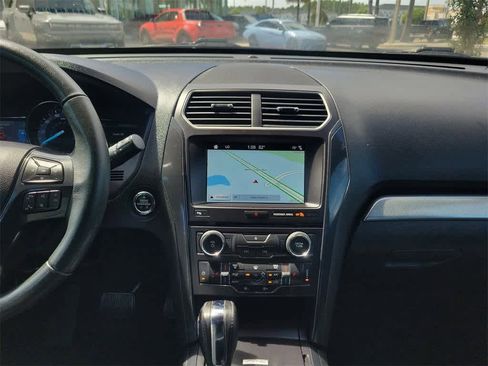 Used 2018 Ford Explorer XLT w/ Equipment Group 202A image 14
