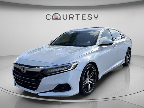 Used 2021 Honda Accord Touring image 2