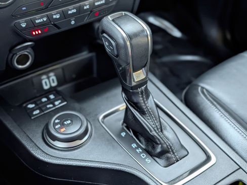 Used 2019 Ford Ranger Lariat w/ Equipment Group 501A Mid image 18