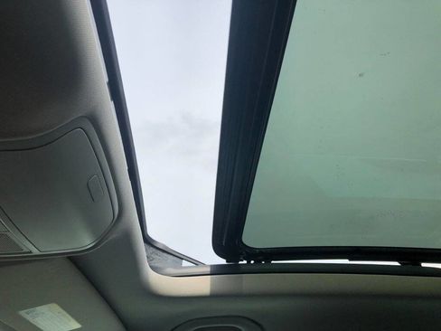 Used 2016 Volkswagen Tiguan SE image 17